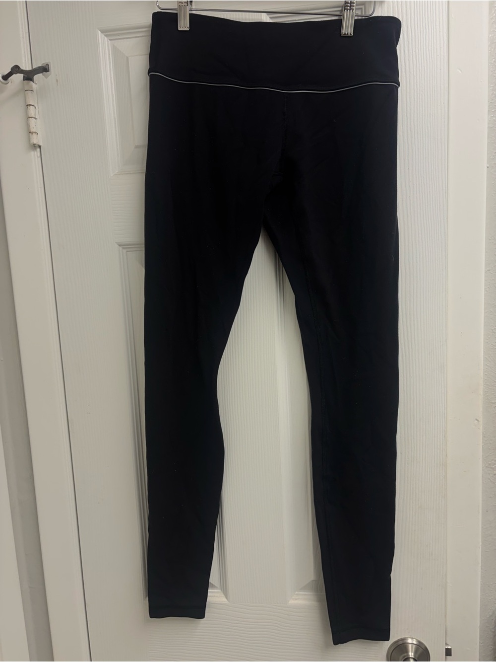lululemon wunder under Black leggings with silver trim size 8